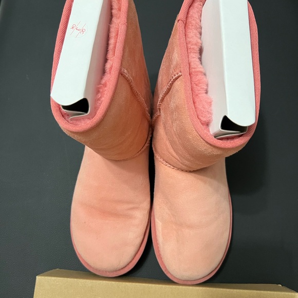 Uggs boots Size: 9W $100 IG: @SoleWorldWideHype - Picture 2 of 4